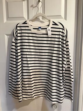 Old Navy Black & White Striped Crewneck Tee